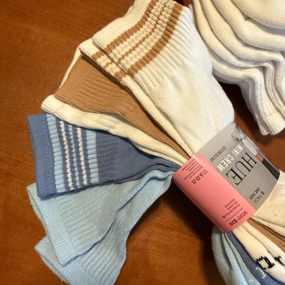 HUE Mini Crew Socks | Cushioned Cotton Blend - Picture 2 of 4